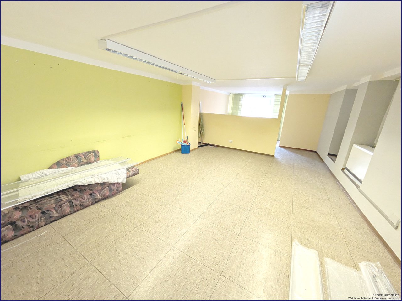 ** TOP Laden/Büro mit hellem Verkaufsraum mit Parkplatz **