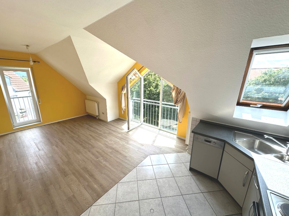 GLOBAL INVEST SINSHEIM | Kleine, frisch renovierte Penthouse-Wohnung in Heidelberg-Kirchheim