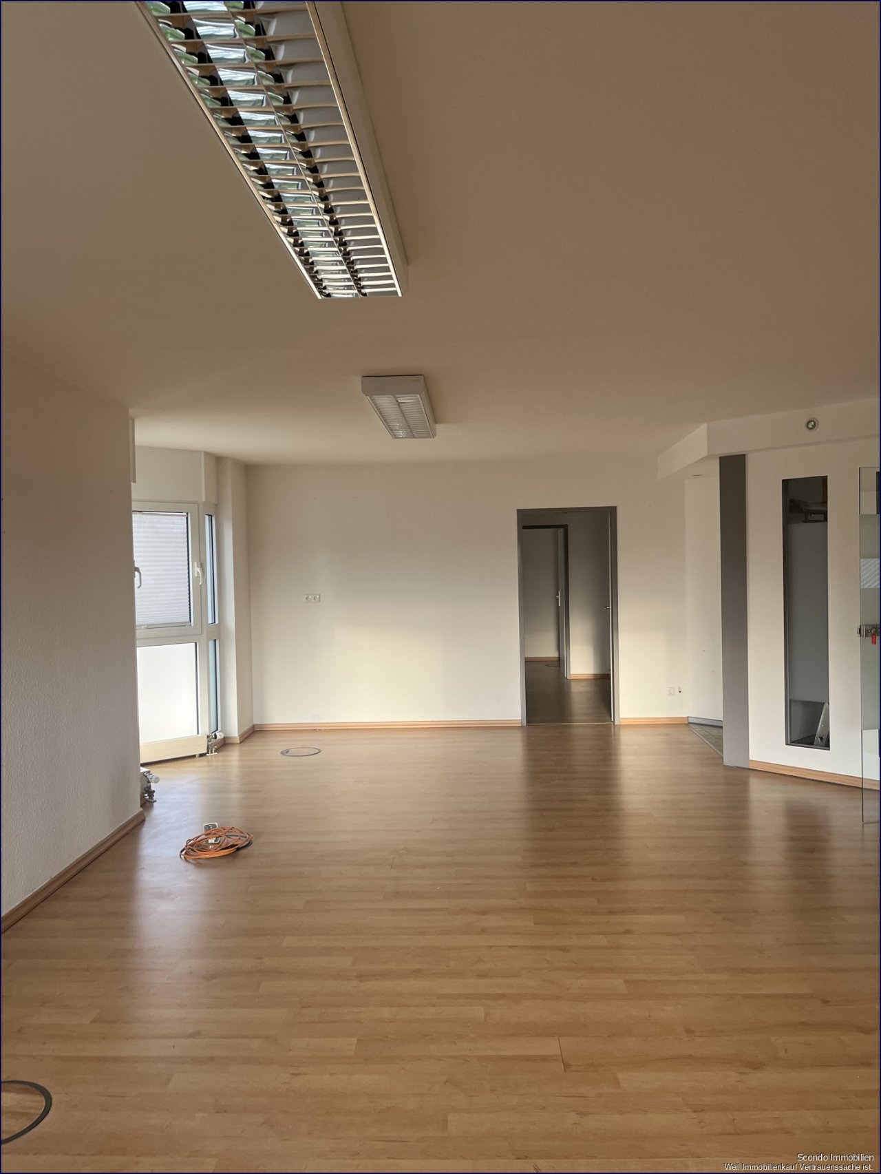 Helles und gut vernetztes Büro mit 70 m² und 2,5 Zimmern in guter Lage